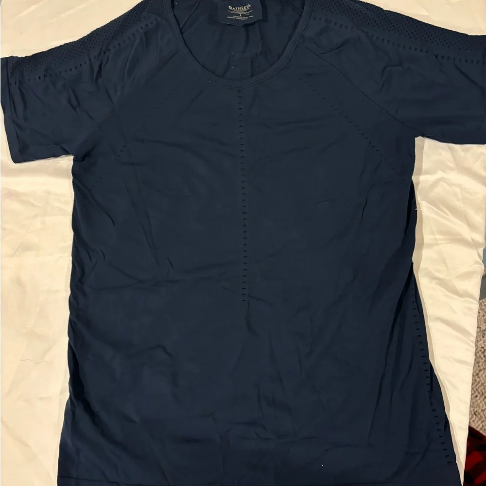 Athleta In Motion Workout Shirt - Picture 1 of 3